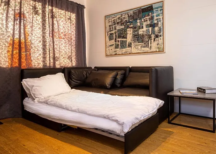 Downtown Sanctuary With Private Entrance
