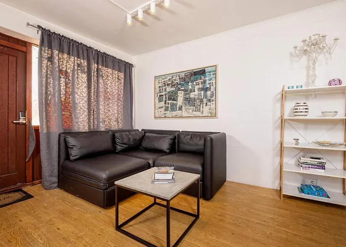 Downtown Sanctuary With Private Entrance